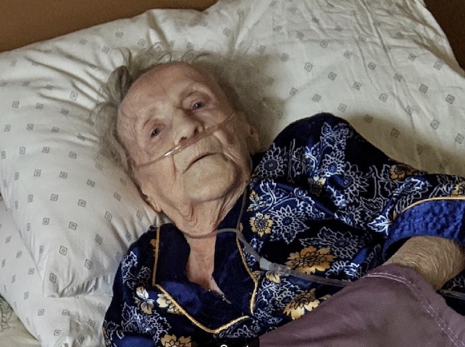 B.C. care aide forced to quit to care for her own mother after steep decline under COVID lockdown | iNFOnews.ca B.C. care aide forced to quit to care for her own mother after steep decline under COVID lockdown | iNFOnews.ca