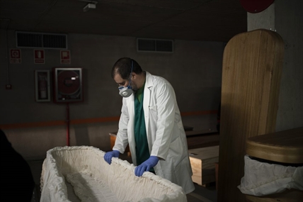 iN VIDEO: Worldwide grief: Death toll from COVID-19 tops 1 million | iNFOnews.ca
