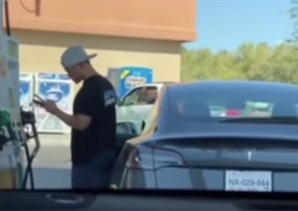 TRENDING NOW: Guy tries, hilariously, to figure out how to refuel his new Tesla | iNFOnews.ca