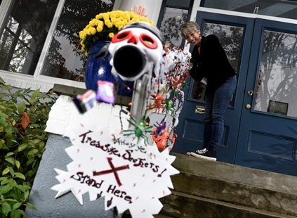 iN PHOTOS: Wickedly creative pandemic trick-or-treating | iNFOnews.ca iN PHOTOS: Wickedly creative pandemic trick-or-treating | iNFOnews.ca