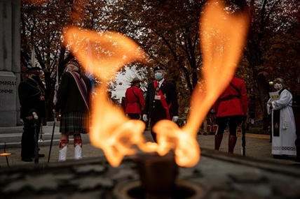No crowds or parades as B.C. observes subdued Remembrance Day during pandemic | iNFOnews.ca