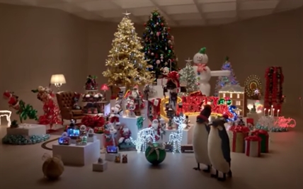 TRENDING NOW: Christmas kitty treat commercials will have you in stitches | iNFOnews.ca