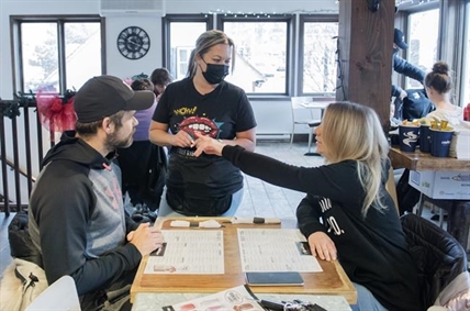 Health Canada warns people with allergies to COVID-19 vaccine ingredients | iNFOnews.ca Health Canada warns people with allergies to COVID-19 vaccine ingredients | iNFOnews.ca