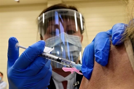 What are the side effects? Is it safe? Doctors answer common COVID vaccine questions | iNFOnews.ca