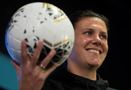 Record-breaking year nets Christine Sinclair 2nd Bobbie Rosenfeld Award | iNFOnews.ca