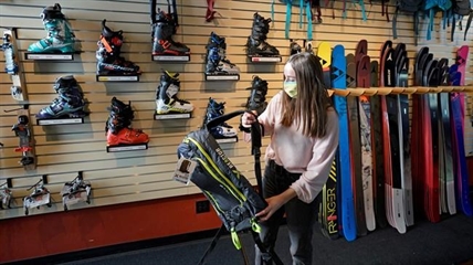 Safety issues mount as U.S. skiers hit backcountry in pandemic | iNFOnews.ca