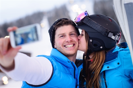 Competition combines 'selfies' and skiing | iNFOnews.ca