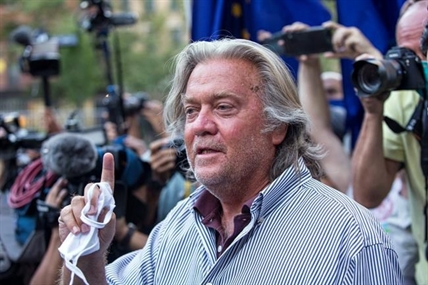 Trump pardons ex-strategist Steve Bannon, dozens of others | iNFOnews.ca Trump pardons ex-strategist Steve Bannon, dozens of others | iNFOnews.ca