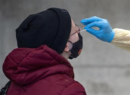 Vaccines, boosters, sequencing: What we know about the fight against COVID variants | iNFOnews.ca