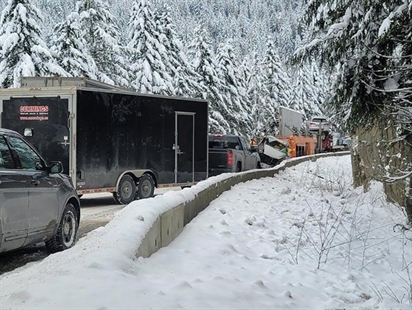Traffic moving again on Coquihalla near Hope after fatal multi-vehicle crash | iNFOnews.ca