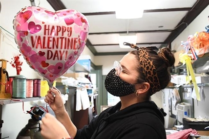 COVID Valentine: new singles cope with social pressures to find love in pandemic | iNFOnews.ca