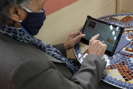 Never too late: Pandemic propels older shoppers online | iNFOnews.ca