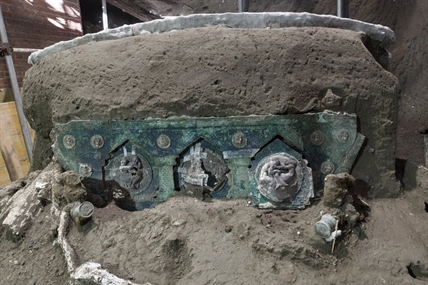 Archeologists find intact ceremonial chariot near Pompeii | iNFOnews.ca Archeologists find intact ceremonial chariot near Pompeii | iNFOnews.ca