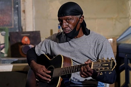 iN VIDEO: Small-town Mississippi bluesman keeps aging music alive | iNFOnews.ca