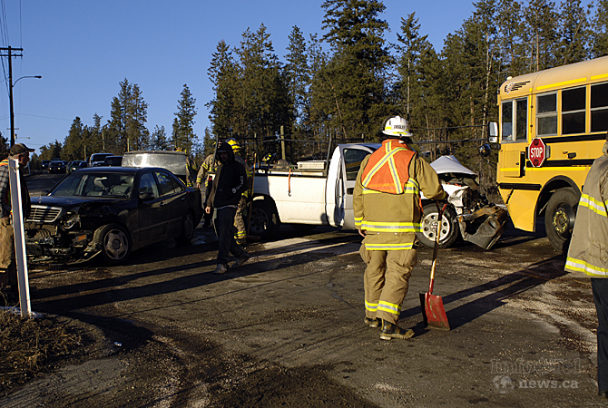 Kids safe after Glenmore bus crash | iNFOnews.ca Kids safe after Glenmore bus crash | iNFOnews.ca
