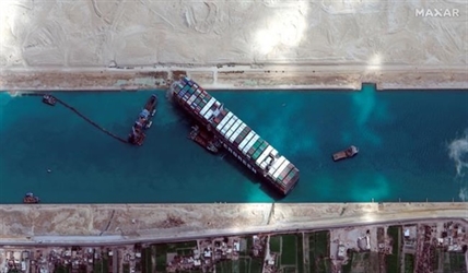 2 tugboats deploy to Egypt's Suez Canal as shippers avoid it | iNFOnews.ca 2 tugboats deploy to Egypt's Suez Canal as shippers avoid it | iNFOnews.ca
