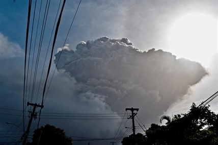 Ash-covered St. Vincent braces for more volcanic eruptions | iNFOnews.ca