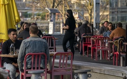 COVID in-person dining restrictions to be extended through to May: B.C. industry group | iNFOnews.ca