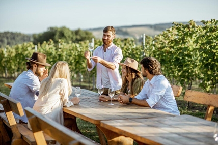 Experience wine country life in style this summer with South Okanagan Limousine & Tours | iNFOnews.ca Experience wine country life in style this summer with South Okanagan Limousine & Tours | iNFOnews.ca