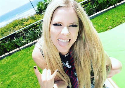 TRENDING NOW: Avril Lavigne makes TikTok debut with Tony Hawk | iNFOnews.ca
