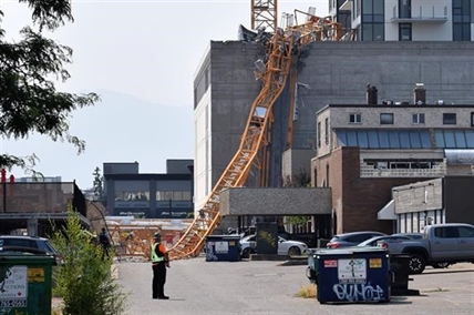 Crane operators 'no different than pilots': Experts say crane safety top-notch | iNFOnews.ca