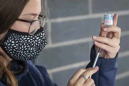 COVID-19 vaccine to be mandatory for federal employees, many travellers | iNFOnews.ca