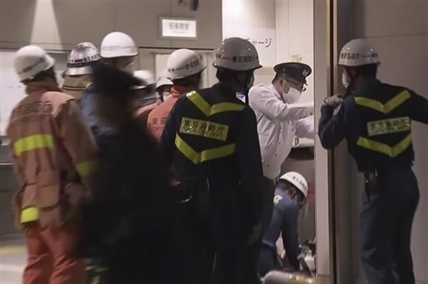 Man with knife injures 17 people on Tokyo train, starts fire | iNFOnews.ca