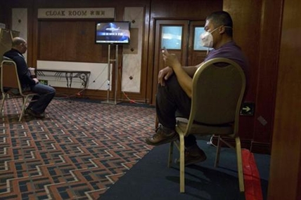 Relatives of missing Flight 370's passengers endure excruciating wait | iNFOnews.ca