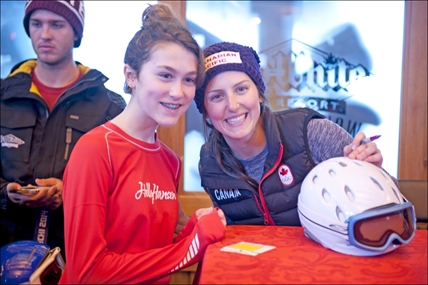 Hundreds queue to see Olympic silver medalist | iNFOnews.ca
