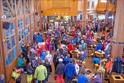 Hundreds queue to see Olympic silver medalist | iNFOnews.ca