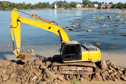 Excavating for Flood Control | iNFOnews.ca
