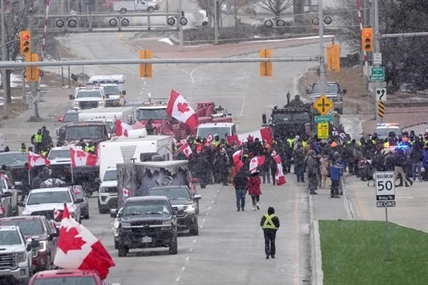 Police in apparent standoff at Windsor bridge as nationwide demonstrations continue | iNFOnews.ca