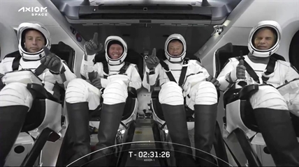 iN VIDEO: SpaceX launches 3 rich businessmen to space station for $55M each | iNFOnews.ca