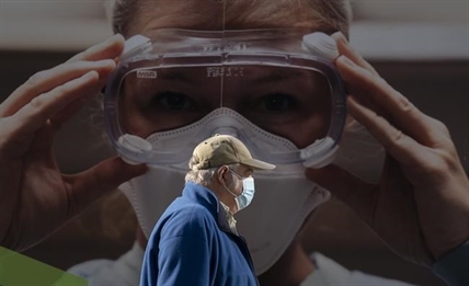 B.C. doctor makes case for reinstating vaccine passports | iNFOnews.ca