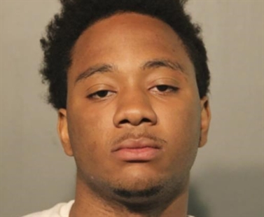 Two men charged in fatal Chicago shopping district shooting | iNFOnews.ca