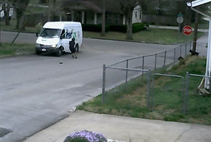 FedEx guy is having a really bad day | iNFOnews.ca