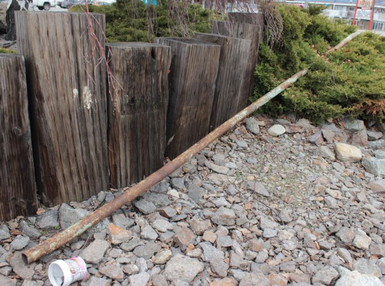 Man detained for allegedly swinging pipe into traffic | iNFOnews.ca