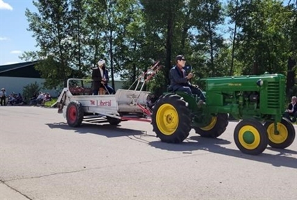 Rodeo group in Alberta sorry for float that critics say was racist | iNFOnews.ca