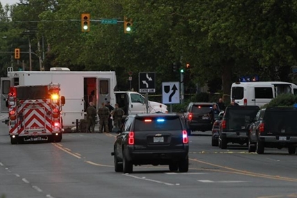 Police describe car with 'multiple' explosives involved in B.C. bank shooting | iNFOnews.ca Police describe car with 'multiple' explosives involved in B.C. bank shooting | iNFOnews.ca