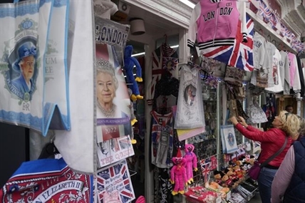 Royal fans give London tourism a bump amid UK economic woes | iNFOnews.ca Royal fans give London tourism a bump amid UK economic woes | iNFOnews.ca