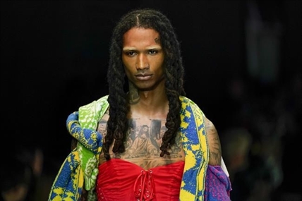 Matty Bovan energizes Milan fashion, Armani offers elegance | iNFOnews.ca Matty Bovan energizes Milan fashion, Armani offers elegance | iNFOnews.ca