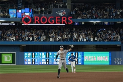 Blue Jays fan Frankie Lasagna just misses catching Aaron Judge's 61st home run ball | iNFOnews.ca Blue Jays fan Frankie Lasagna just misses catching Aaron Judge's 61st home run ball | iNFOnews.ca