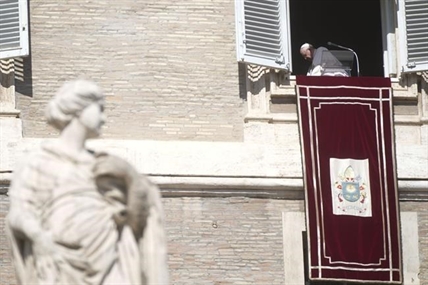Pope extends reform process for year amid apathy, criticism | iNFOnews.ca