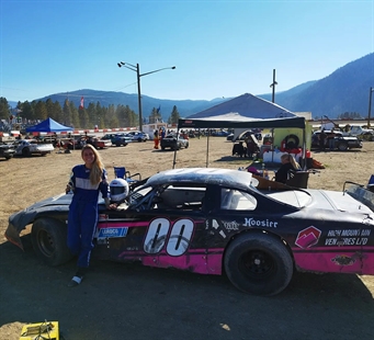 ‘Sunshine in a race suit’: Racing community mourns death of Ohsweken Speedway fan favourite following West Kelowna crash | iNFOnews.ca ‘Sunshine in a race suit’: Racing community mourns death of Ohsweken Speedway fan favourite following West Kelowna crash | iNFOnews.ca