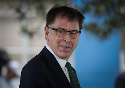 B.C. offers doctors new pay model, including $135,000 raise, to target health crisis | iNFOnews.ca