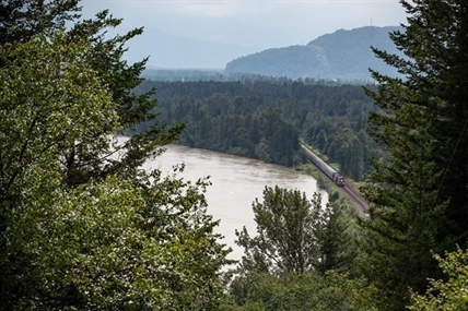 Late-season wildfire prompts evacuation alert in eastern Fraser Valley | iNFOnews.ca