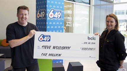 Kelowna man carries a million bucks in his wallet for a month | iNFOnews.ca