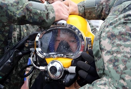 Now all 15 South Korean sunken ferry crew arrested | iNFOnews.ca
