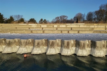 Celebs tout ice baths, but science on benefits is lukewarm | iNFOnews.ca