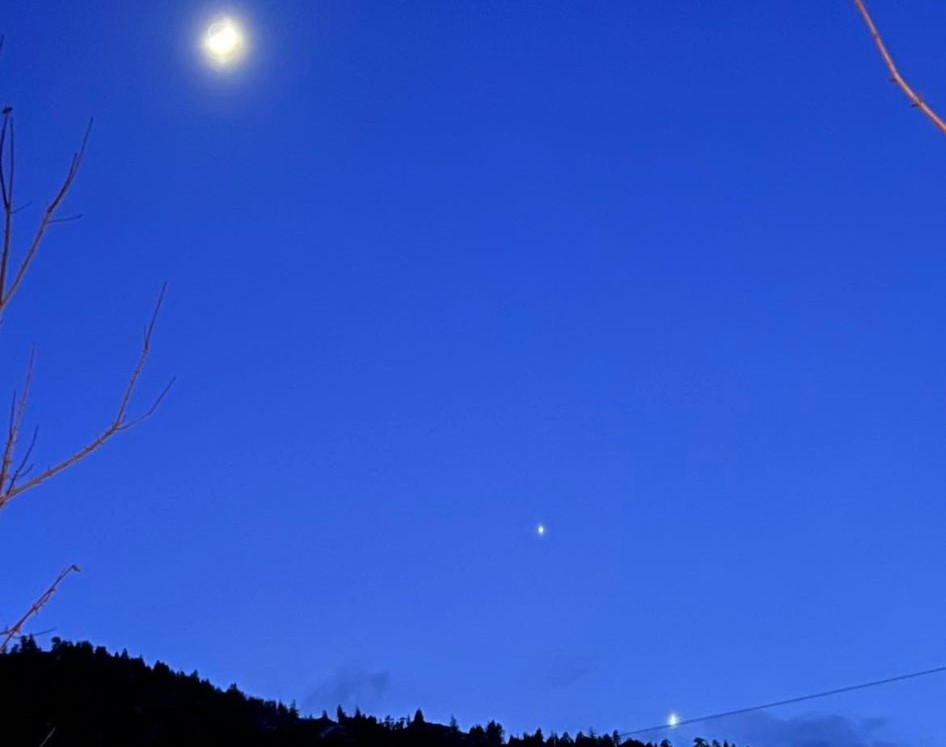 iN PHOTOS: Moon and planets aligned in Thompson-Okanagan night sky | iNFOnews.ca iN PHOTOS: Moon and planets aligned in Thompson-Okanagan night sky | iNFOnews.ca